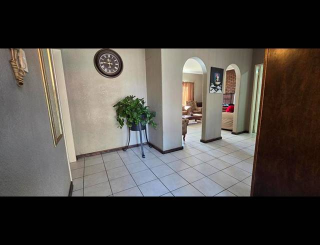 3 BEDROOM HOUSE FOR SALE IN FREEWAY PARK